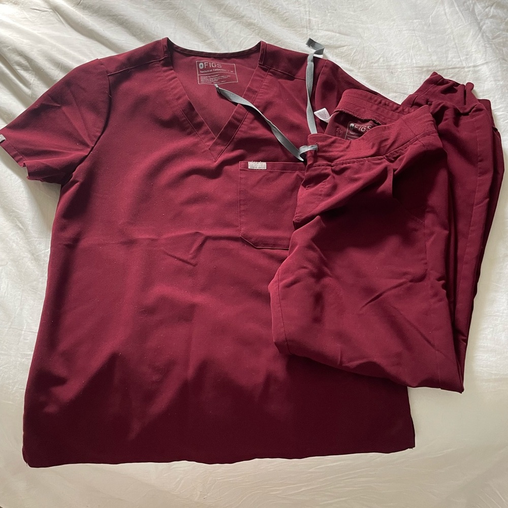 Figs burgundy red scrub set s / m
